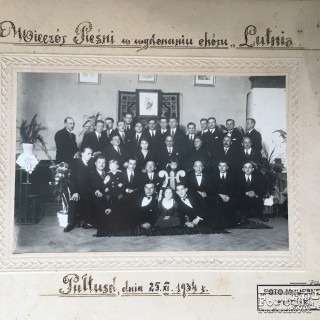 Wieczór Pieśni Towarzystwa „Lutnia”, 25 listopada 1934 r. Zygmunt Adam Zyblewski stoi w pierwszym rzędzie, drugi od lewej